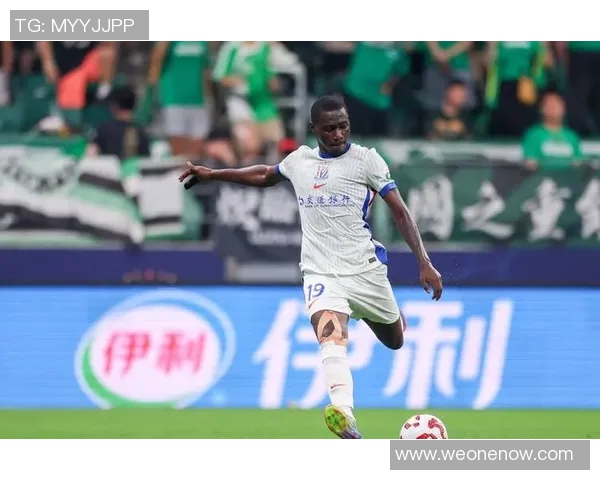 上海申花与山东鲁能激战正酣谁能在这场对决中笑到最后